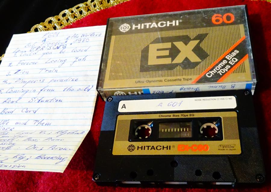Аудио касета Hitachi Ex-c60 с Pink Floyd и Bob Marley.