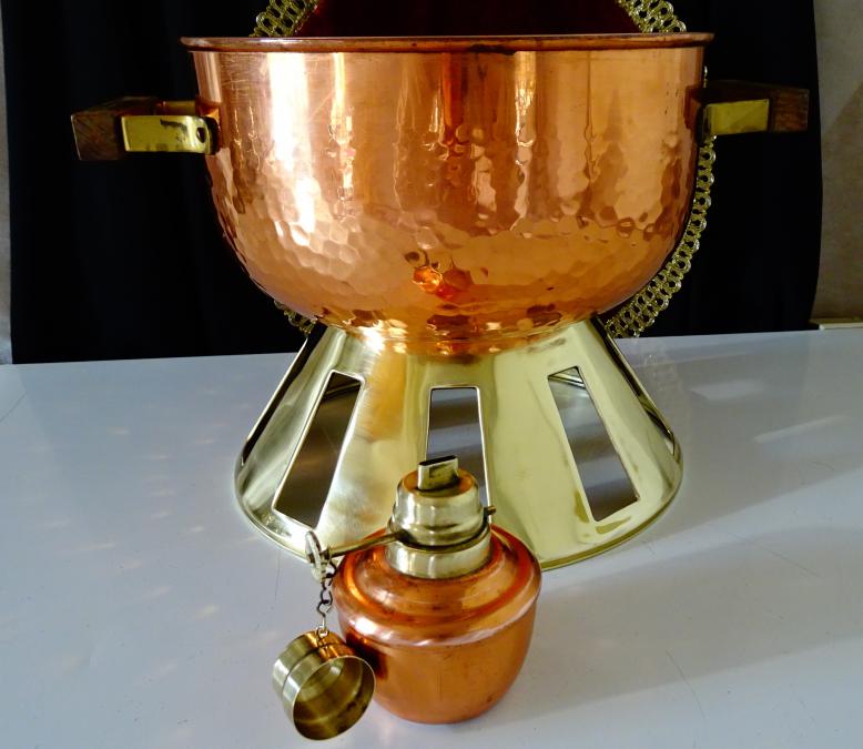 Медна тенджера със стойка, меден спиртник, фондю.