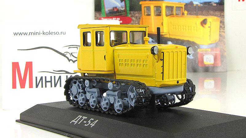 Моделче на трактор Дт-54 в мащаб 1 43