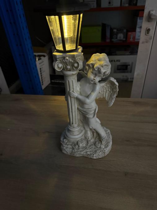 Соларна лампа ангел - елегантна декорация за всеки двор