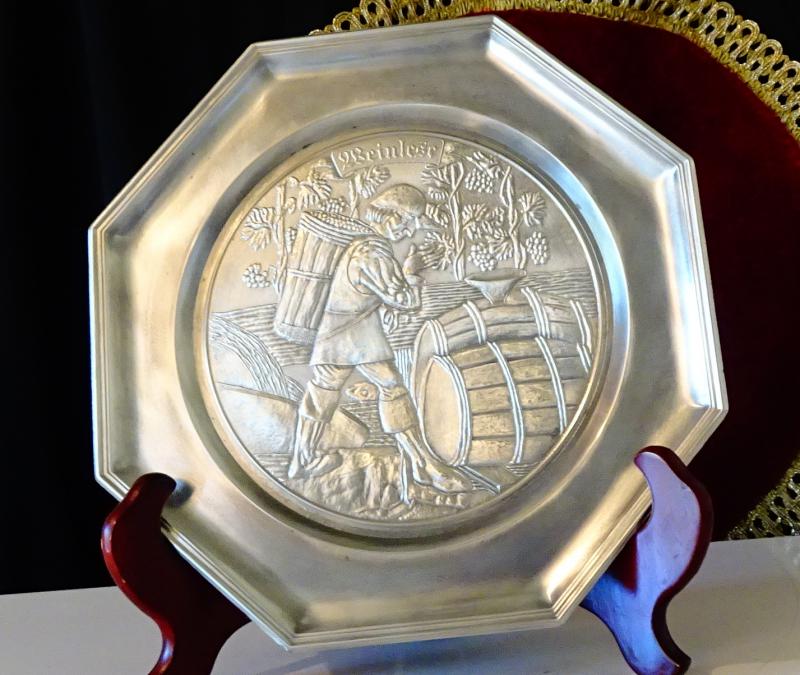 Калаена чиния Гроздобер и Винопроизводство.