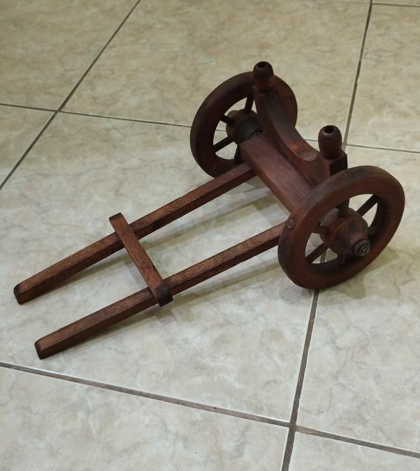 Поставка за бутилка вино от махагоново дърво