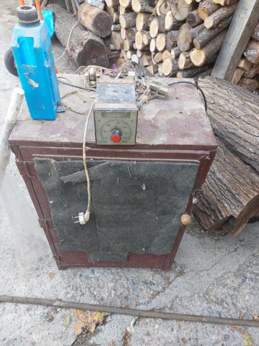 Продавам самоделен инкубатор  100 яйца