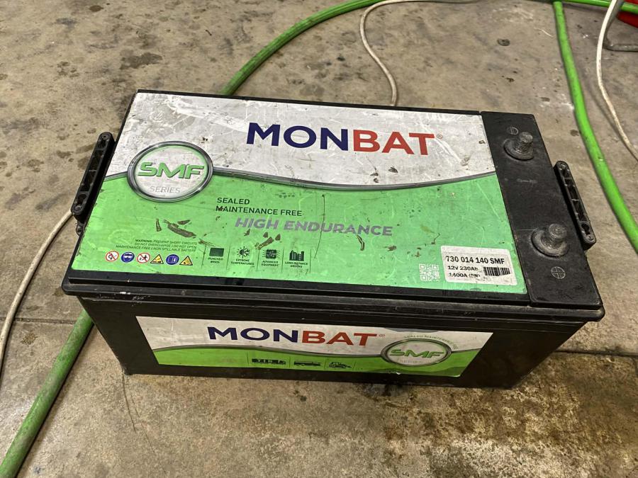 Aкумулатор Monbat SMF 230 амп ч 1400 а усилен стартов ток с гаранция