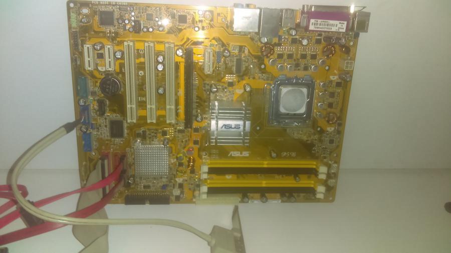 Дъно Asus  P5B с процесор 1,8 GHz