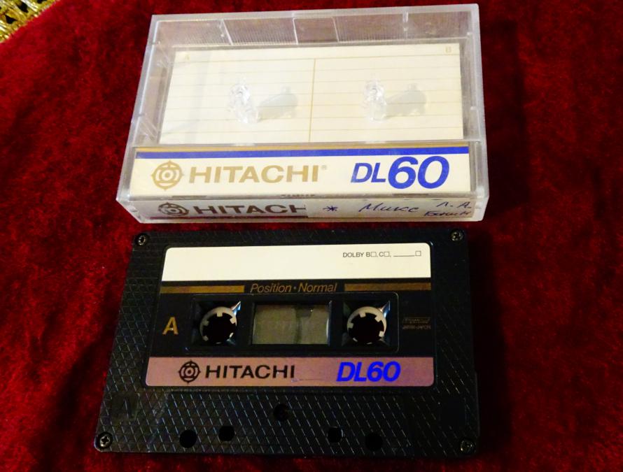 Hitachi Dl60 аудиокасета с Boney M и Phil Collins.