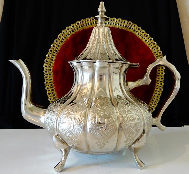Посребрен марокански бронзов чайник 2 л., 1.1 кг.