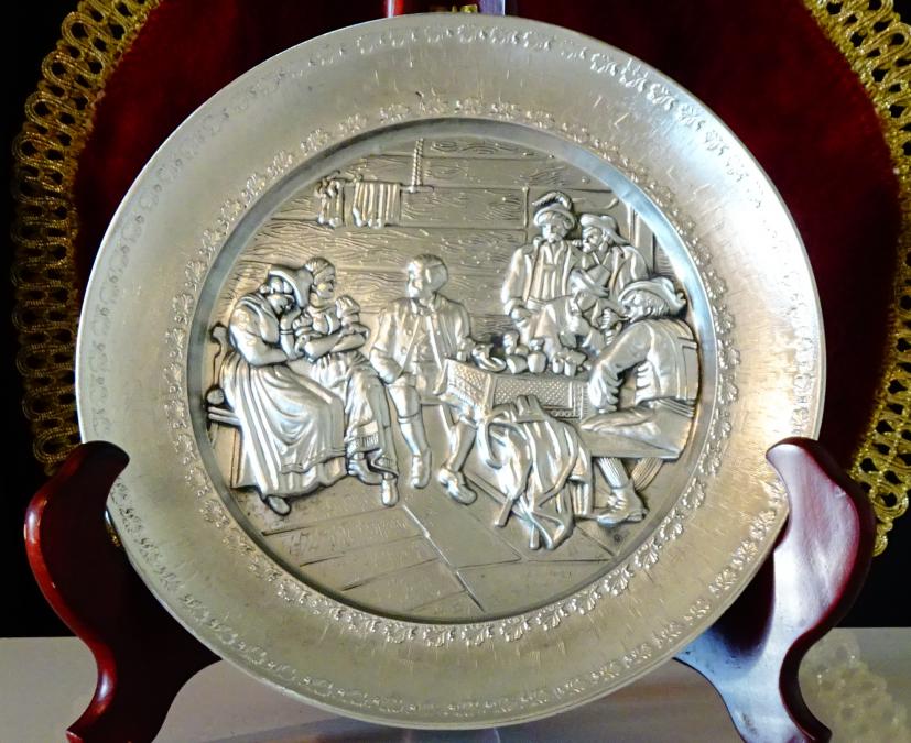 Калаена чиния с картина Сватосване, калаена сватба, 19 см.