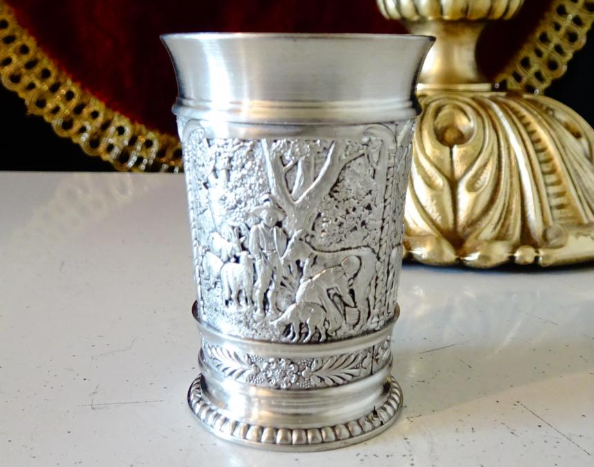 Калаена чаша за ракия с пастирски картини.