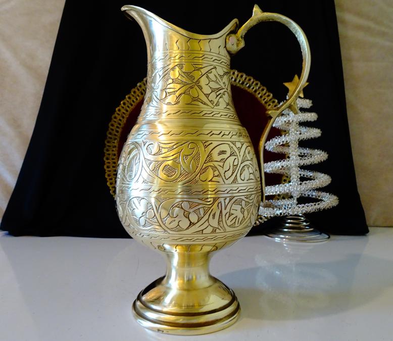 Уникална бронзова кана за вино, релефни орнаменти, позлата.