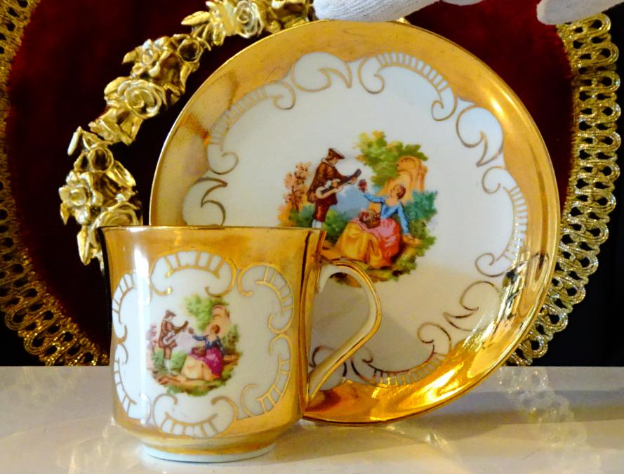 Чаша с чиния италиански порцелан, злато, картина.