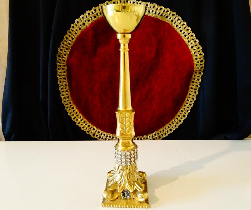 Позлатен бронзов свещник, барок, кристали.