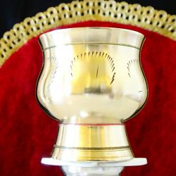 Бронзова чаша на столче, за ракия, ликьор.