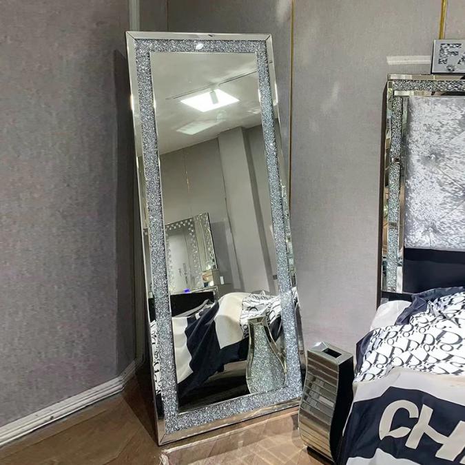 Луксозно LED огледало с кристали и LED светлина със сензорно управлени