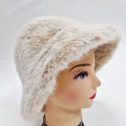 Дамска пухкава зимна шапка тип клош