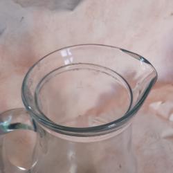 Каничка за пиене и ваза за цветя