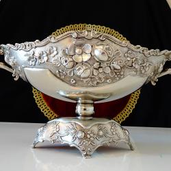 Посребрена жардениера, фруктиера, гондола, рози, барок, 1.1 кг.