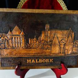 Медно пано със замъка Малборк, най-големият в света.