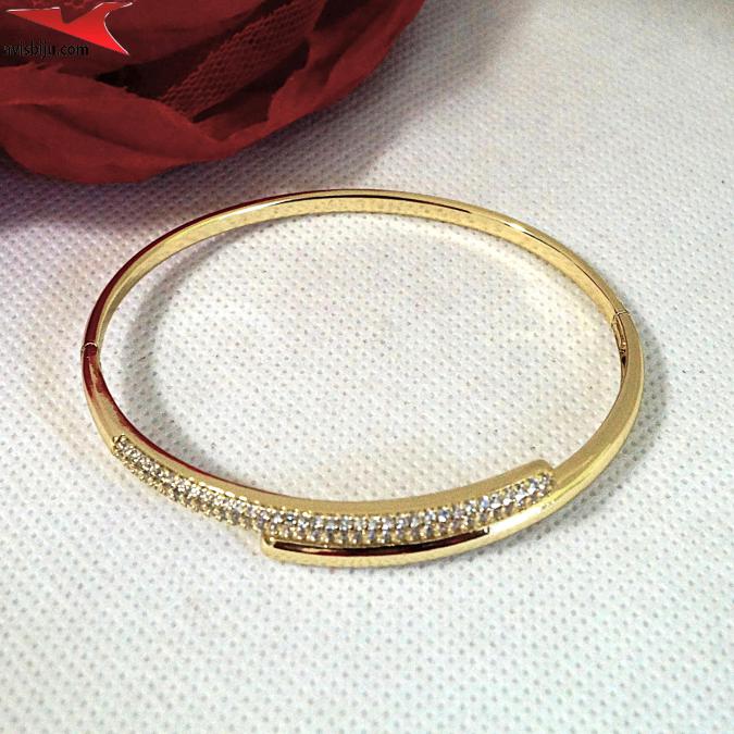 Гривна с 14К златно покритие и с цирконий