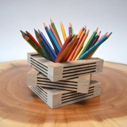 Голям хендмейд моливник.