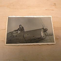 Стара снимка с български самолет Лаз-7 и пилот. Авиация.