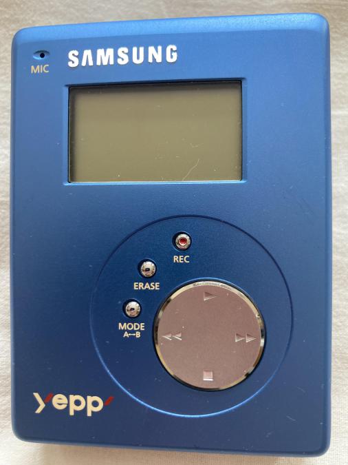 Продавам Samsung Yp-e32 Yepp MP3 Player