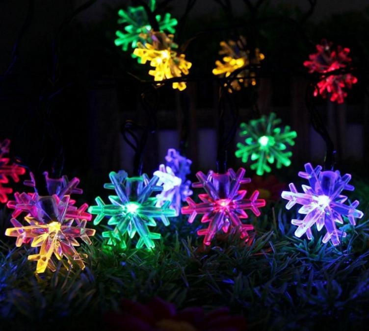 Многоцветни LED лампички със снежинки 5м - коледна украса