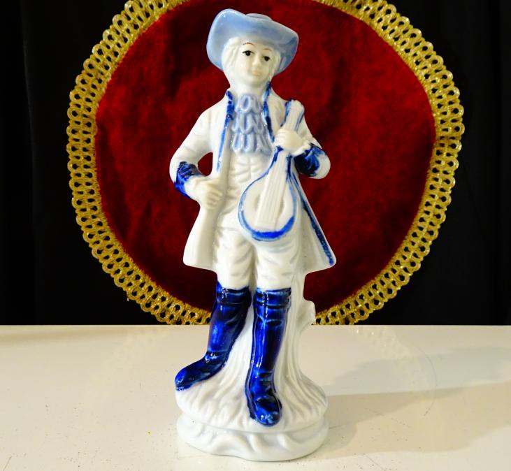 Порцеланова фигура Лютнист, Royal Dragon.