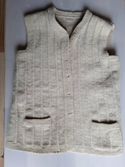 Вълнен елек ръчно плетен