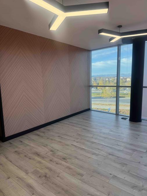 Предлагаме компактен и светъл офис под наем - 36 кв. м