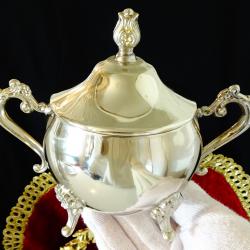 Посребрена бронзова захарница, барок, като нова от вътре.