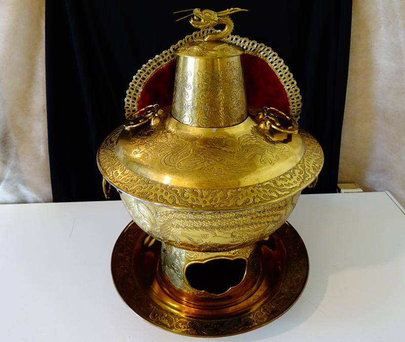 Китайско бронзово барбекю, тенджера на дървени въглища.