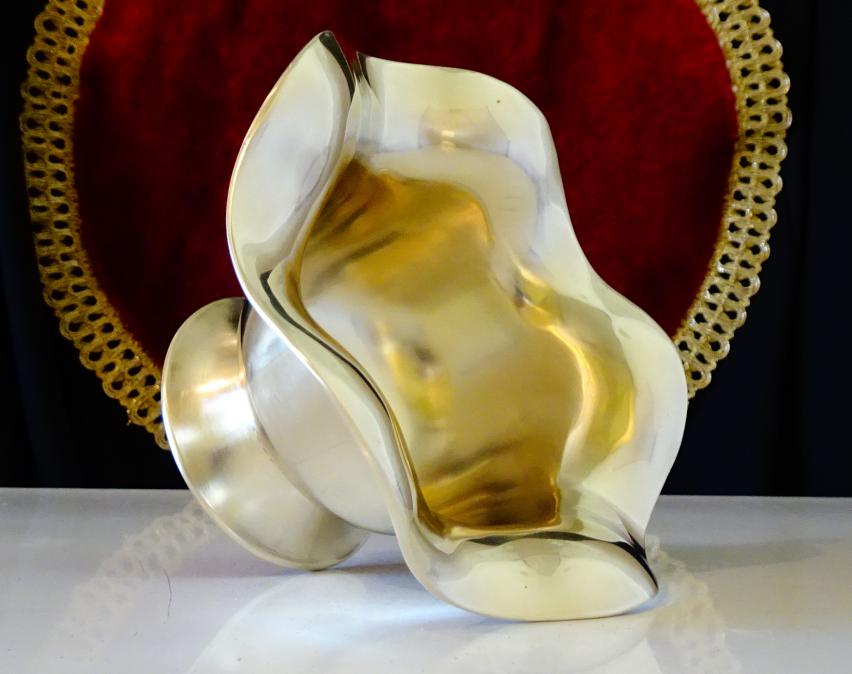 Бронзова бонбониера на пиедестал, купа за сервиране.