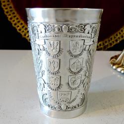 Калаена чаша с градски гербове, бира.