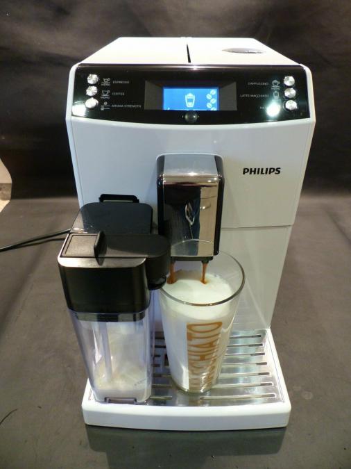 Кафе машина с каничка за мляко модел Saeco minuto