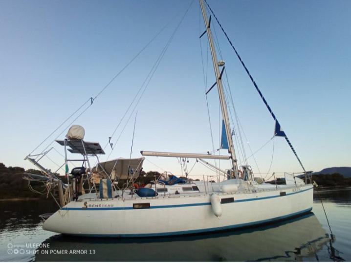 Продава се ветроходна лодка Beneteau 43.