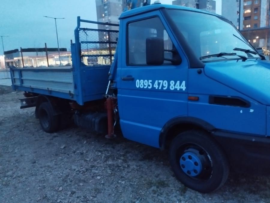 Услуги с тристранен самосвал и кран.