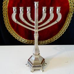 Посребрен еврейски свещник, менора, ханукия.