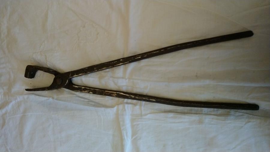 Стари ковашки клещи.