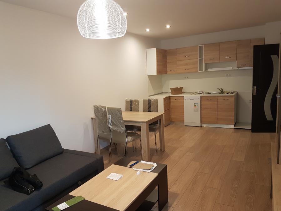 До Южния парк, Мол Парк Център и метростанция Европейски съюз