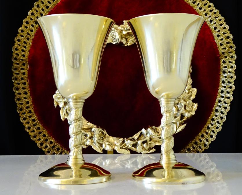 Бронзови чаши за вино 140 мл., релефно грозде, позлата.