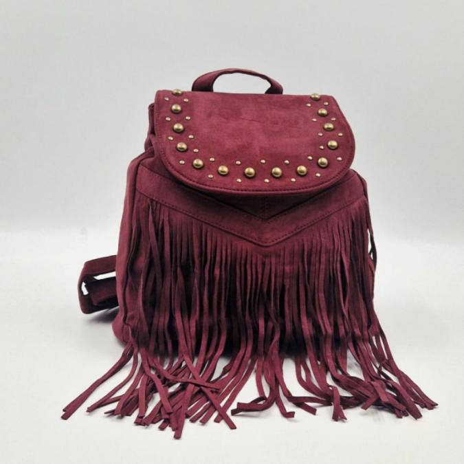 Велурена дамска раница с ресни и метални нитове  бохо стил и практичн