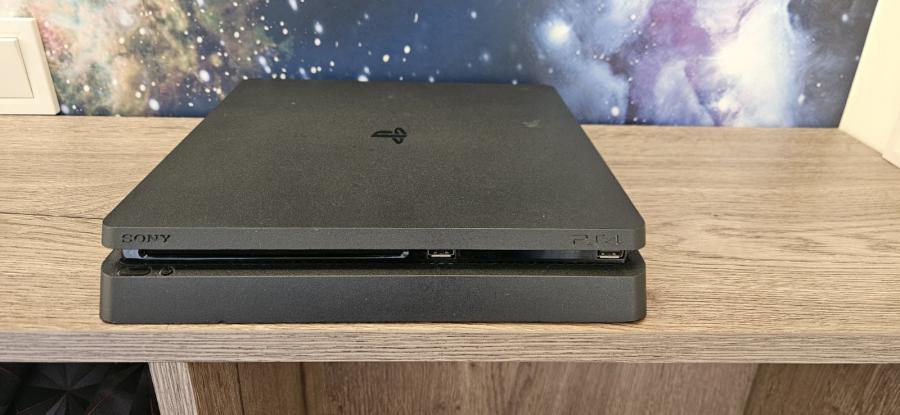 Playstation 4 2 джойстика 3 топ игри Грабни го сега