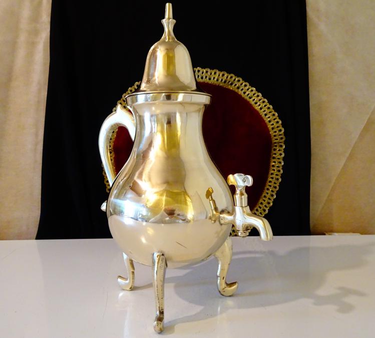 Бронзов диспенсър за вино, ракия, чай, кафе, вода, самовар.