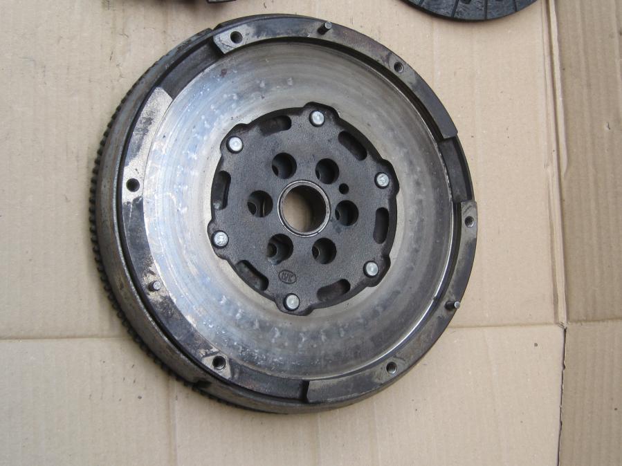 Демпферен маховик, Комплект съединител Peugeot 508 308 1,6 HDI LuK 415