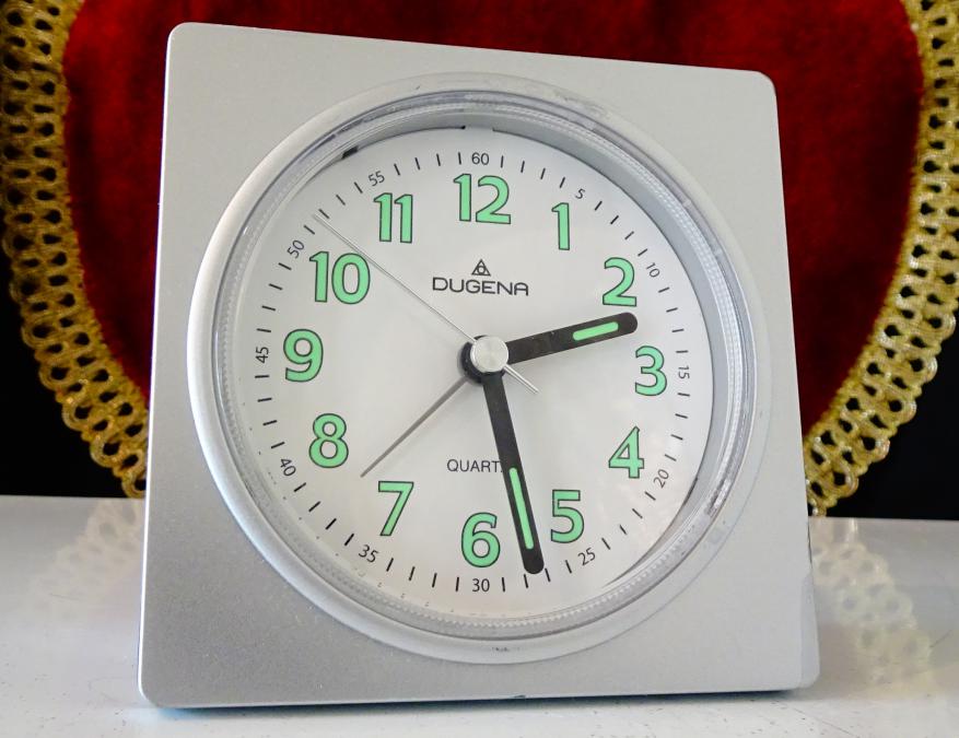 Настолен часовник, будилник Dugena, безшумен.