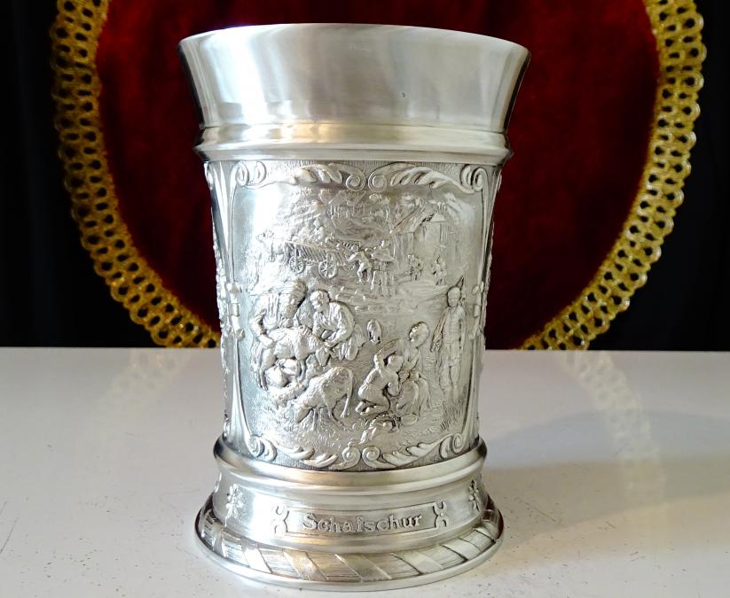 Калаена халба, чаша с Гроздобер, Дърводобив, Стригане на овце.