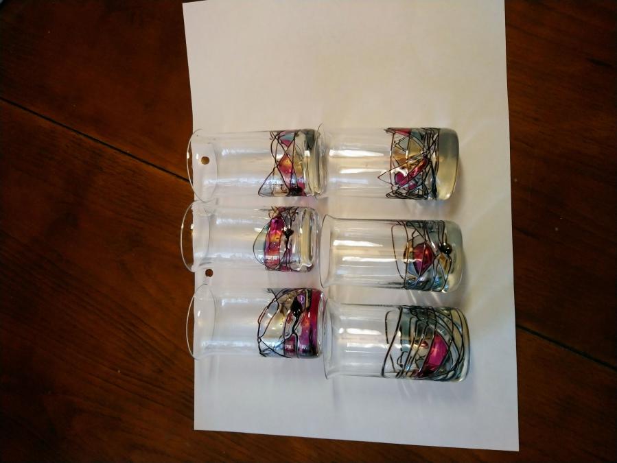 6 броя стъклени чаши за алкохол.