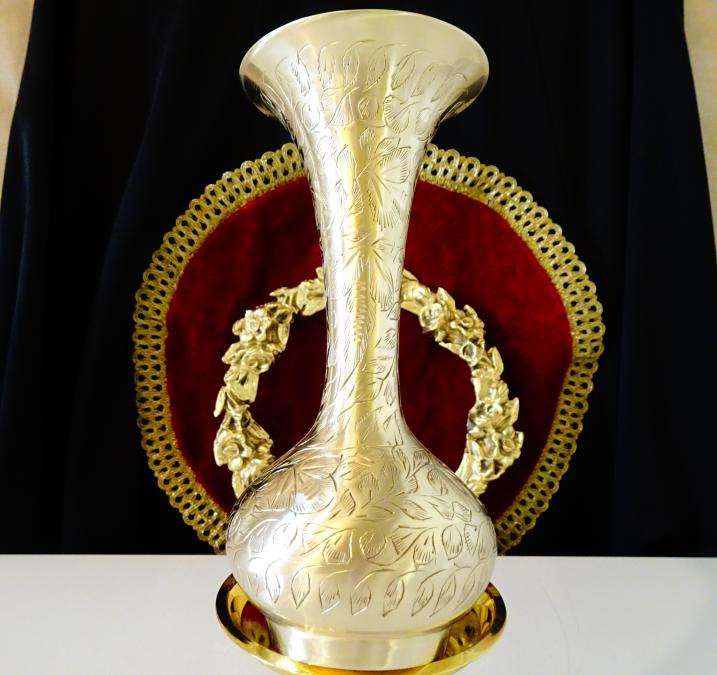 Бронзова гарафа, ваза, релефно гравирана, маркировка.