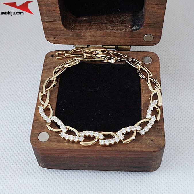 Гривна с 14К златно покритие и с цирконий